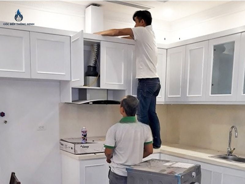 Cách lắp máy hút mùi kính cong